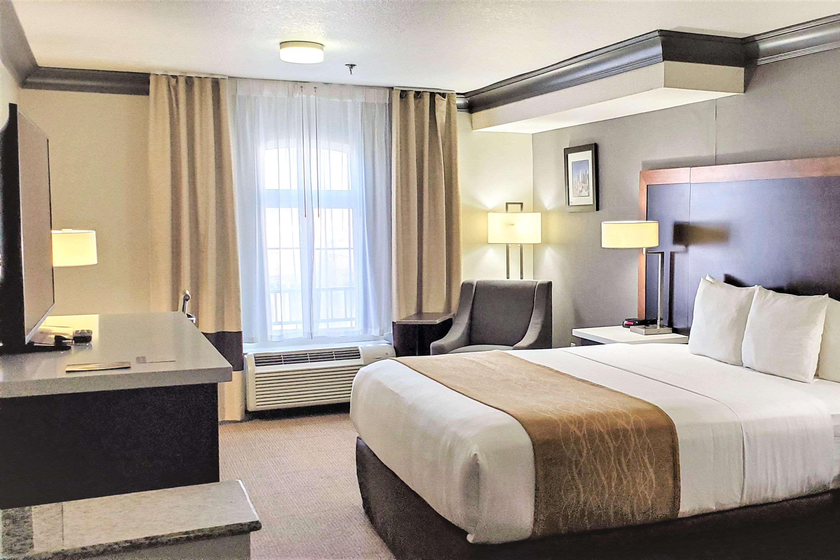 Comfort Inn & Suites Near Universal - N Hollywood - Burbank Los Angeles Ngoại thất bức ảnh