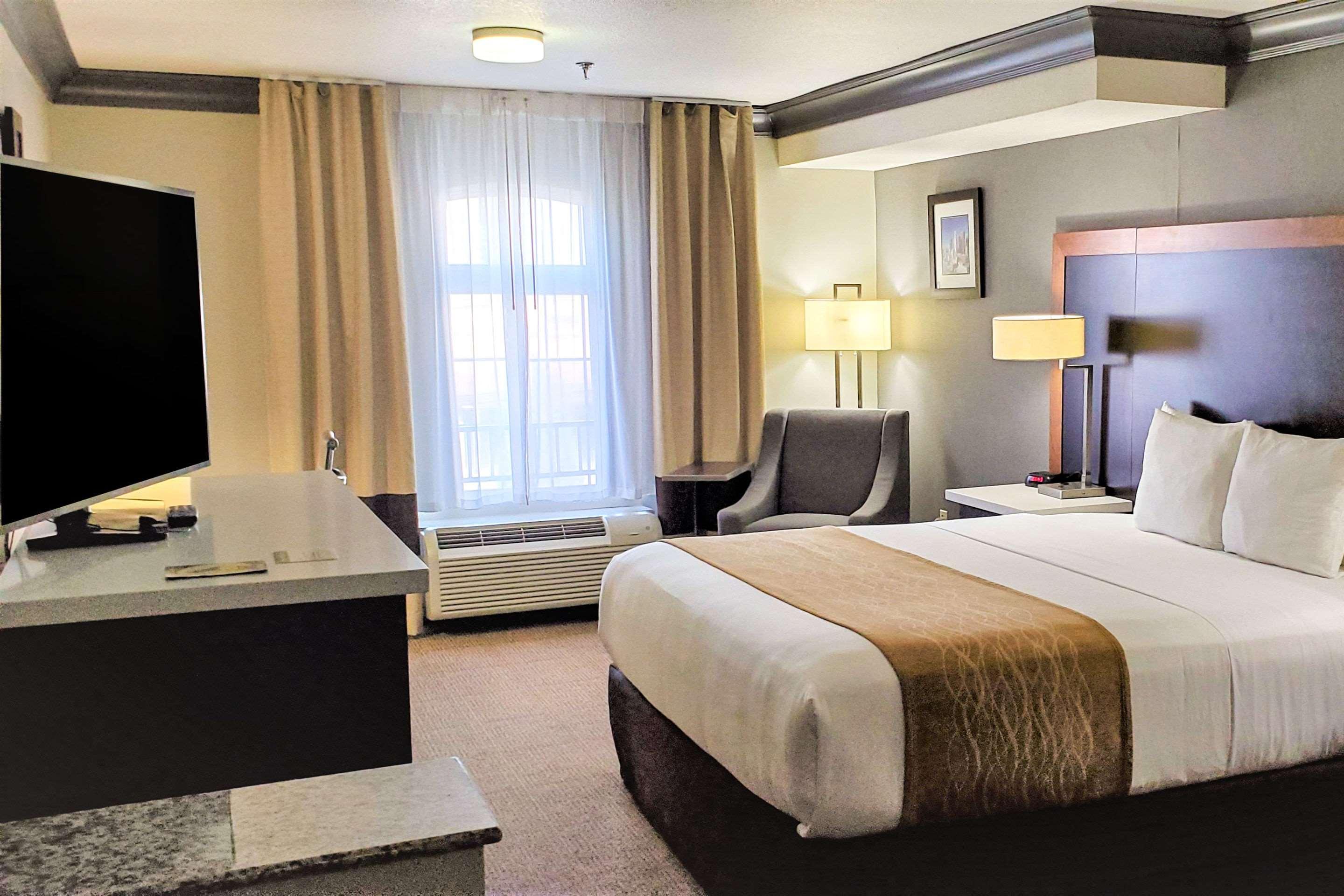 Comfort Inn & Suites Near Universal - N Hollywood - Burbank Los Angeles Ngoại thất bức ảnh
