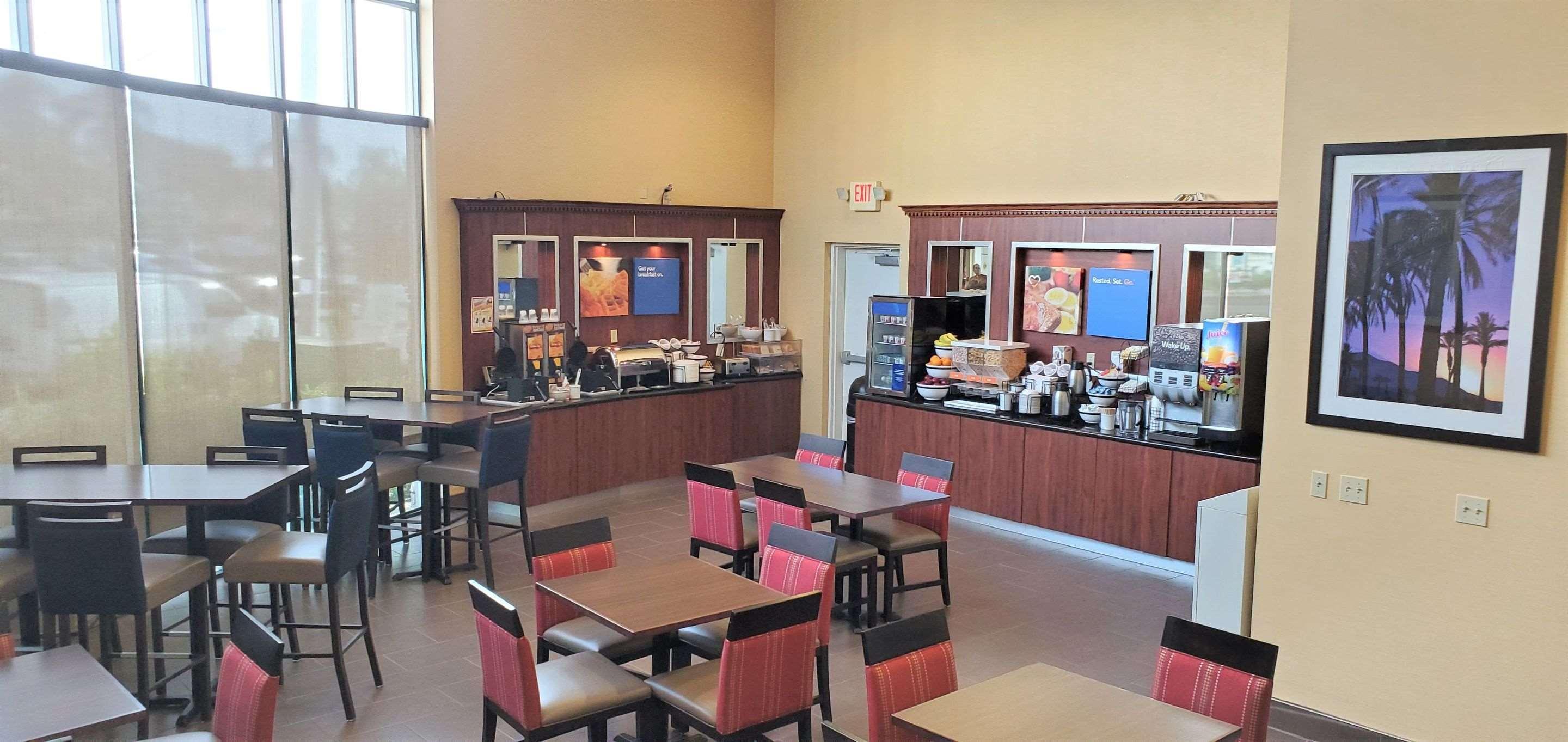 Comfort Inn & Suites Near Universal - N Hollywood - Burbank Los Angeles Ngoại thất bức ảnh