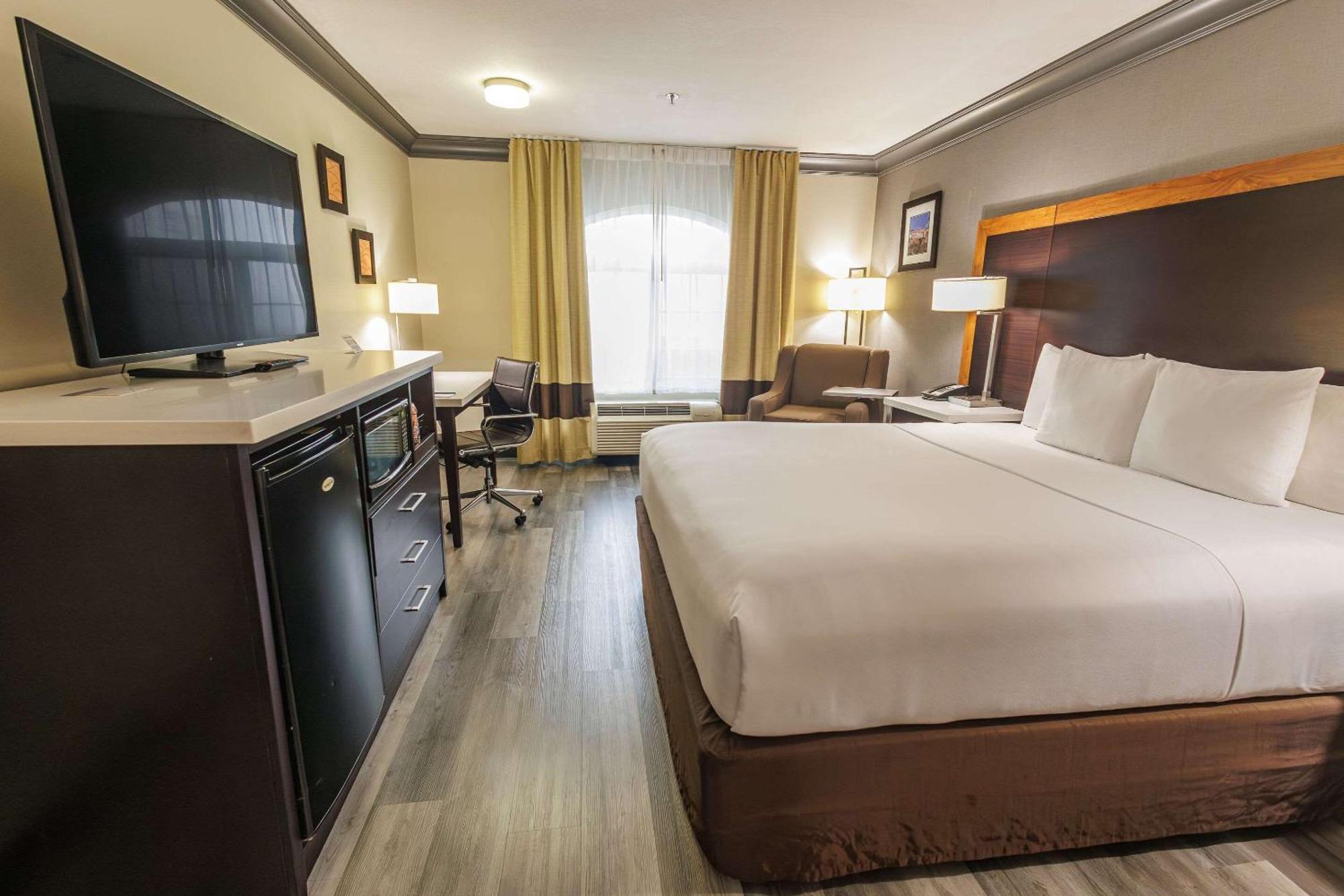 Comfort Inn & Suites Near Universal - N Hollywood - Burbank Los Angeles Ngoại thất bức ảnh