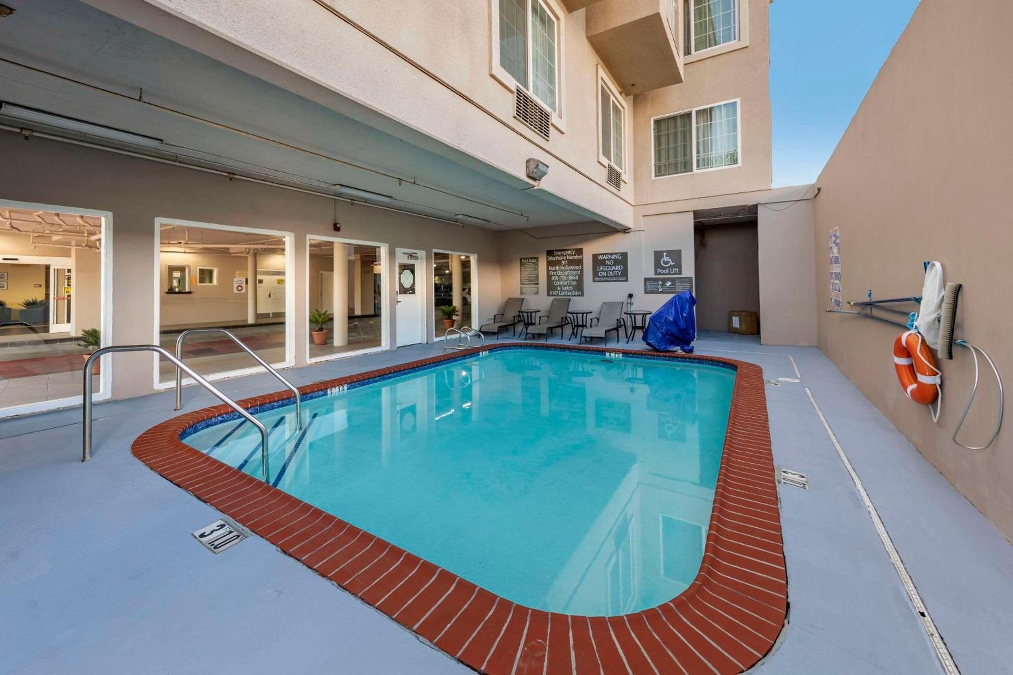 Comfort Inn & Suites Near Universal - N Hollywood - Burbank Los Angeles Ngoại thất bức ảnh