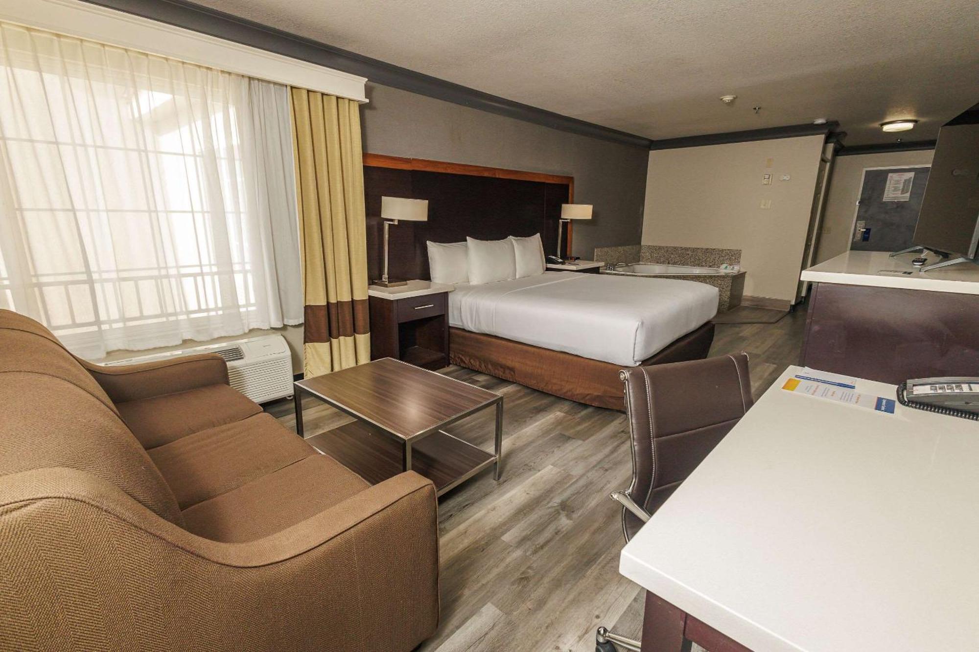 Comfort Inn & Suites Near Universal - N Hollywood - Burbank Los Angeles Ngoại thất bức ảnh