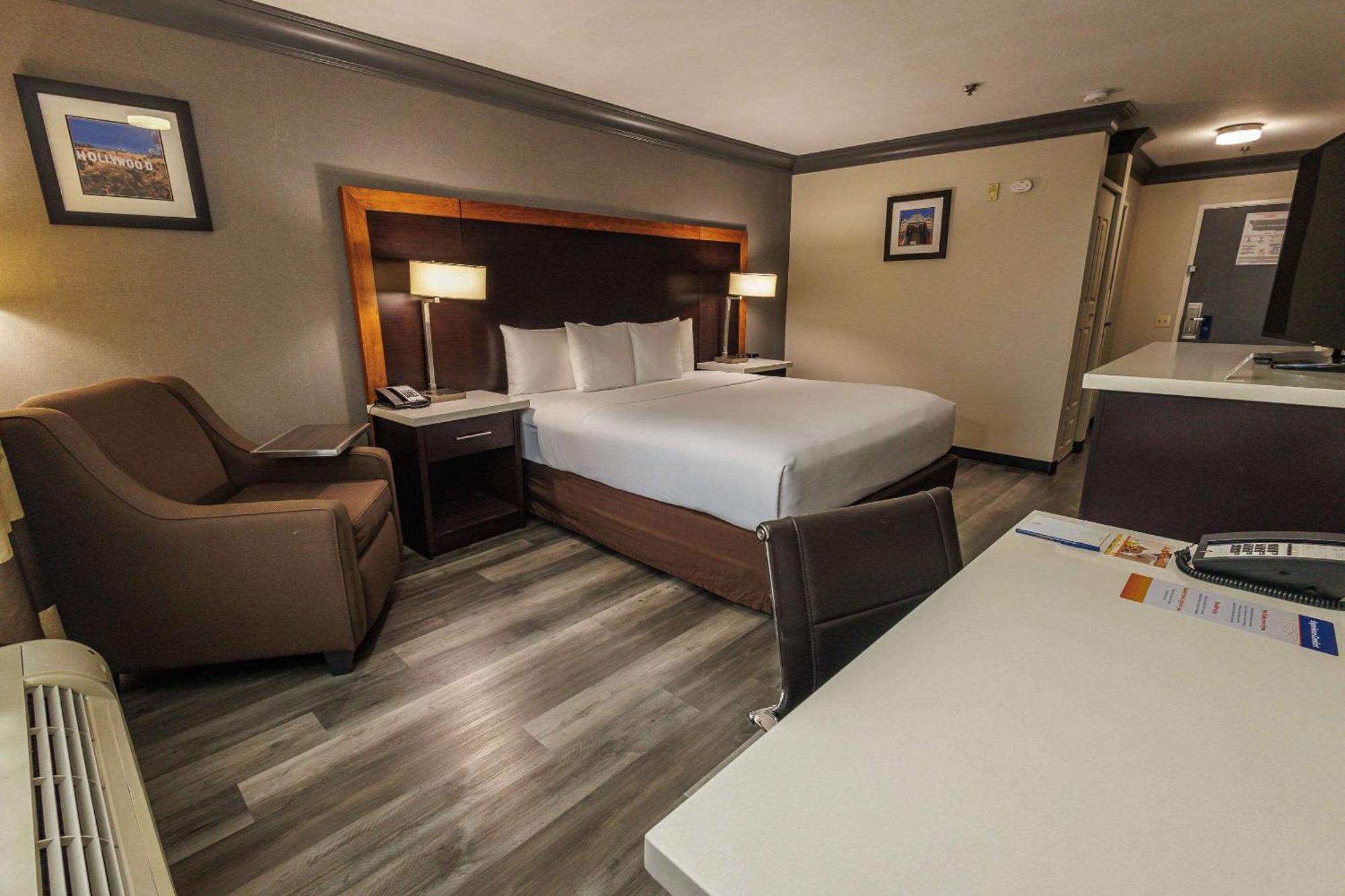 Comfort Inn & Suites Near Universal - N Hollywood - Burbank Los Angeles Ngoại thất bức ảnh
