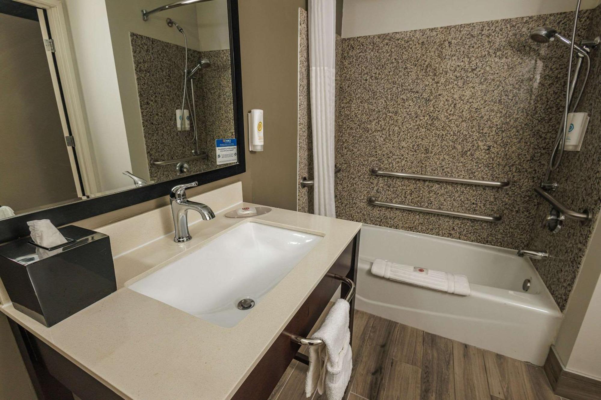 Comfort Inn & Suites Near Universal - N Hollywood - Burbank Los Angeles Ngoại thất bức ảnh