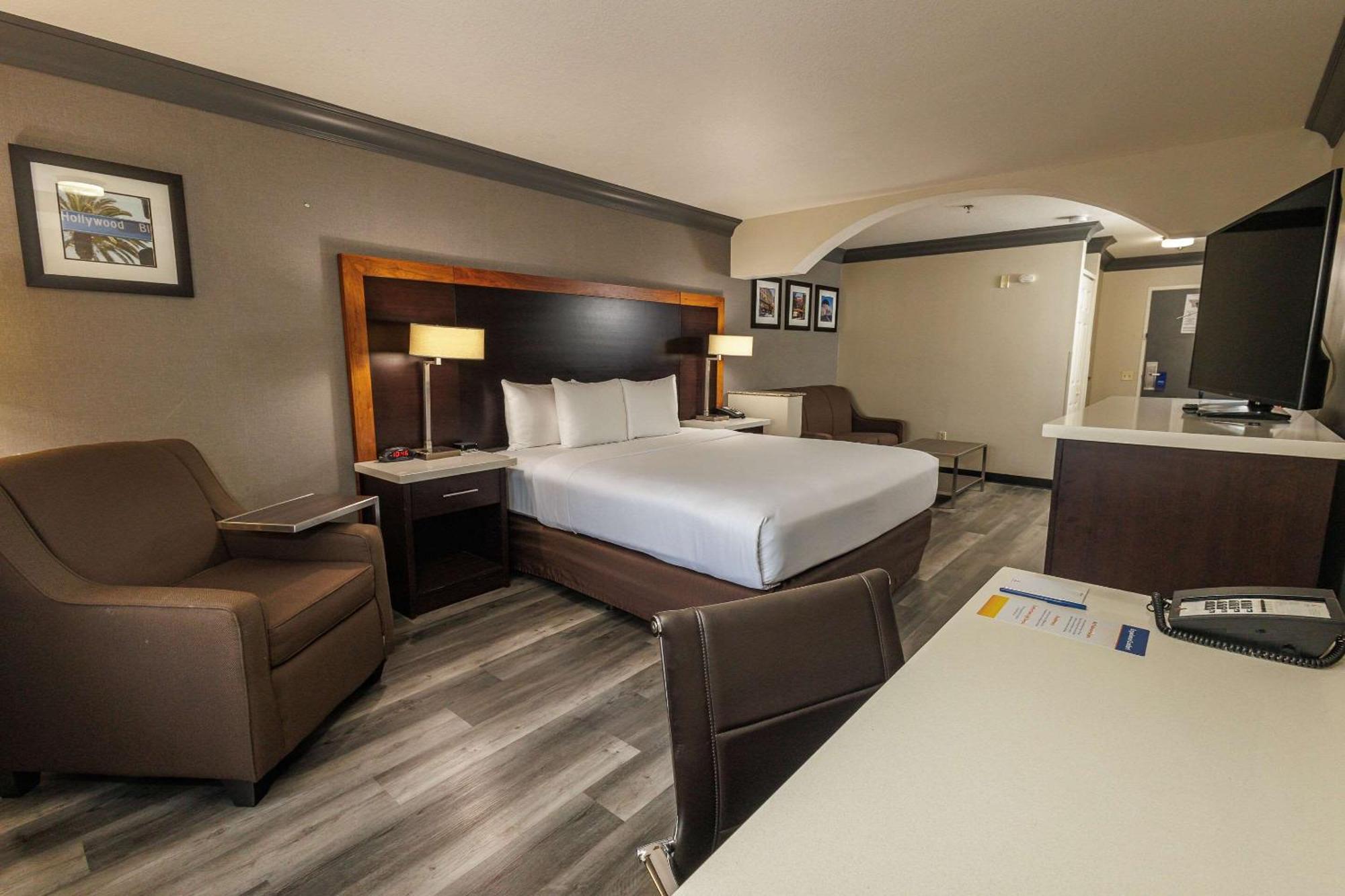 Comfort Inn & Suites Near Universal - N Hollywood - Burbank Los Angeles Ngoại thất bức ảnh