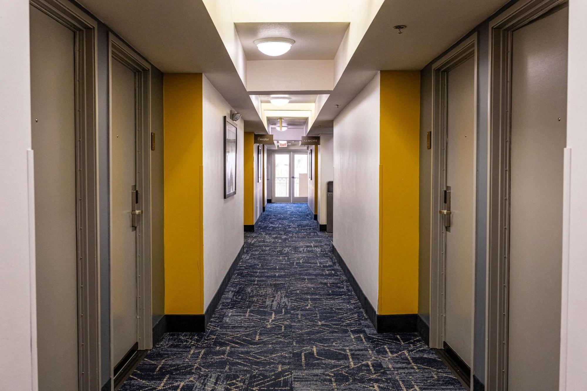 Comfort Inn & Suites Near Universal - N Hollywood - Burbank Los Angeles Ngoại thất bức ảnh
